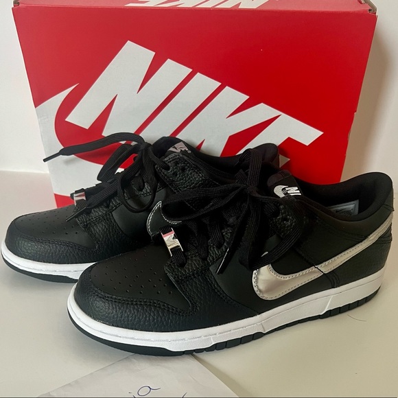 Nike Dunk Low - Picture 2 of 2